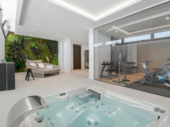 For short-term rent in Nueva Andalucía- Turnkey Modern villa -Sea views