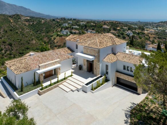 🏡✨ UNIQUE LUXURY VILLA WITH UNPARALLELED VIEWS IN EL HERROJO 🌴🌊
