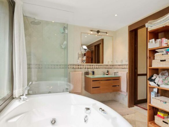 🏡 For Sale: Nueva Andalucia –  Villa in Gated Community 🏡