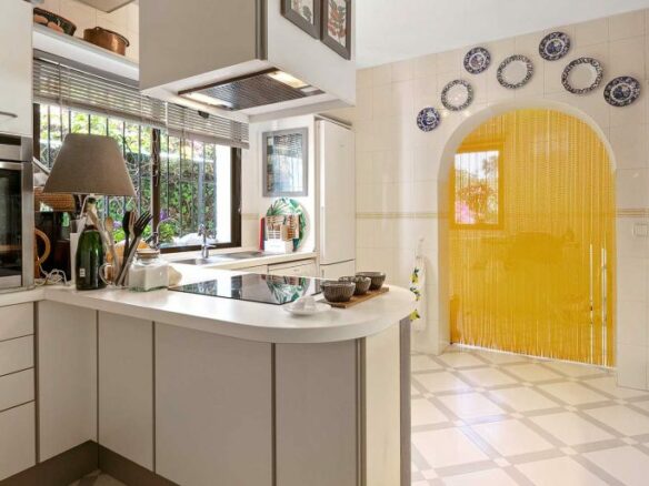 🏡 For Sale: Nueva Andalucia –  Villa in Gated Community 🏡