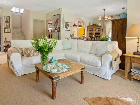 🏡 For Sale: Nueva Andalucia –  Villa in Gated Community 🏡