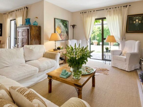 🏡 For Sale: Nueva Andalucia –  Villa in Gated Community 🏡