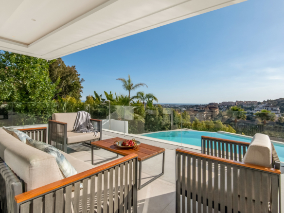 For short-term rent in Nueva Andalucía- Turnkey Modern villa -Sea views