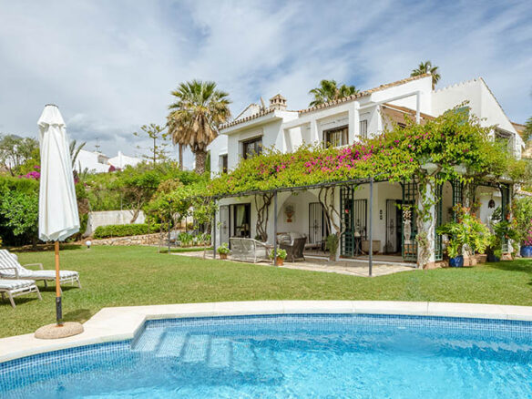 🏡 For Sale: Nueva Andalucia –  Villa in Gated Community 🏡