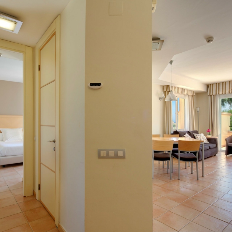 🏨✨ Aparthotel with 15 studios & 1-bedroom apartments for sale in Elviria 🌴🏖️