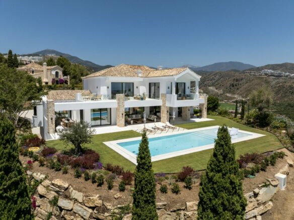 🏡✨ UNIQUE LUXURY VILLA WITH UNPARALLELED VIEWS IN EL HERROJO 🌴🌊