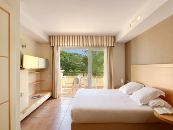 🏨✨ Aparthotel with 15 studios & 1-bedroom apartments for sale in Elviria 🌴🏖️