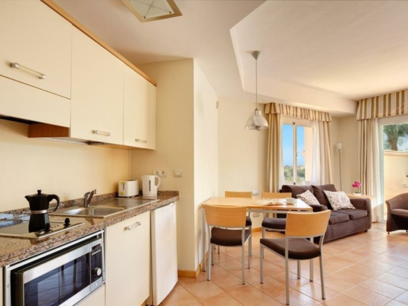 🏨✨ Aparthotel with 15 studios & 1-bedroom apartments for sale in Elviria 🌴🏖️