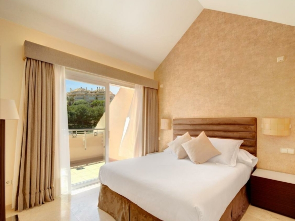 🏨✨ Aparthotel with 15 studios & 1-bedroom apartments for sale in Elviria 🌴🏖️