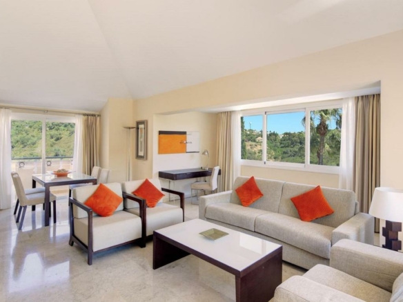 🏨✨ Aparthotel with 15 studios & 1-bedroom apartments for sale in Elviria 🌴🏖️