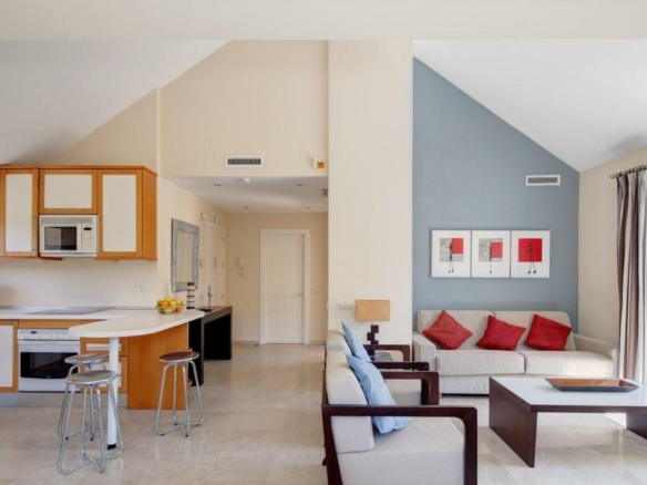 🏨✨ Aparthotel with 15 studios & 1-bedroom apartments for sale in Elviria 🌴🏖️