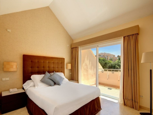 🏨✨ Aparthotel with 15 studios & 1-bedroom apartments for sale in Elviria 🌴🏖️