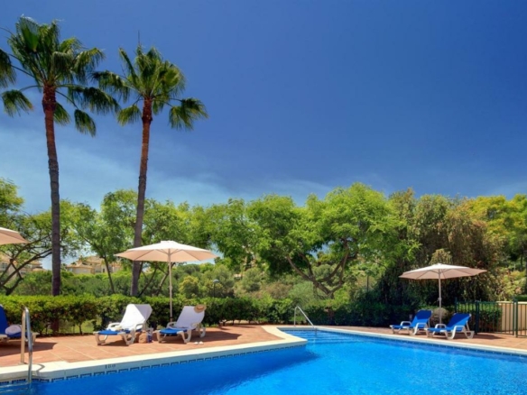 🏨✨ Aparthotel with 15 studios & 1-bedroom apartments for sale in Elviria 🌴🏖️
