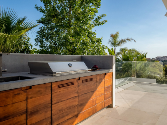 For short-term rent in Nueva Andalucía- Turnkey Modern villa -Sea views