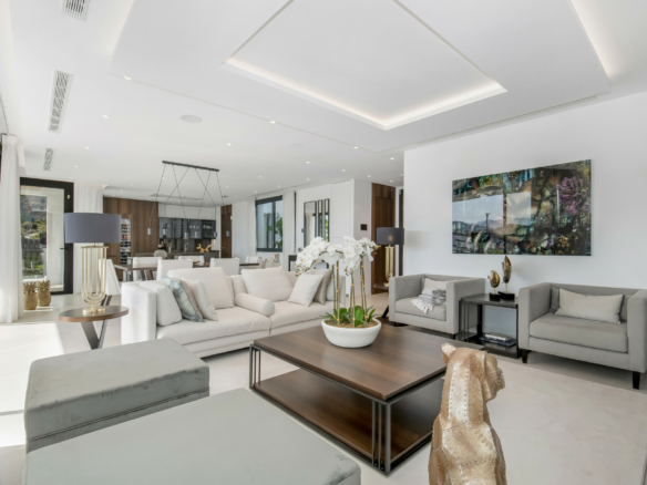 For short-term rent in Nueva Andalucía- Turnkey Modern villa -Sea views