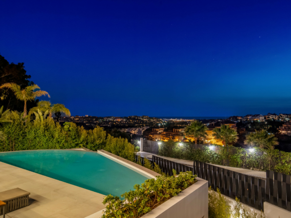 For short-term rent in Nueva Andalucía- Turnkey Modern villa -Sea views