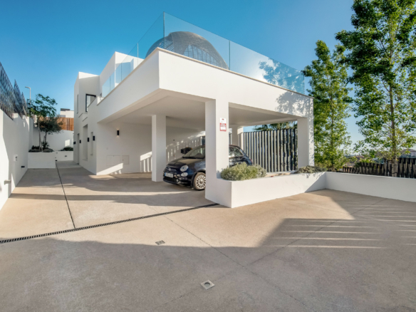For short-term rent in Nueva Andalucía- Turnkey Modern villa -Sea views