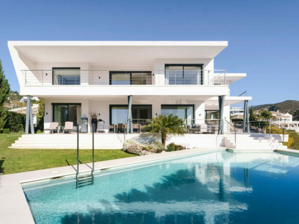For Sale 🏡 MODERN VILLA IN LOMAS DE LA QUINTA, BENAHAVIS 🌴