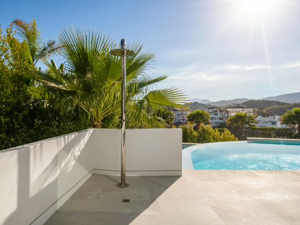 For short-term rent in Nueva Andalucía- Turnkey Modern villa -Sea views