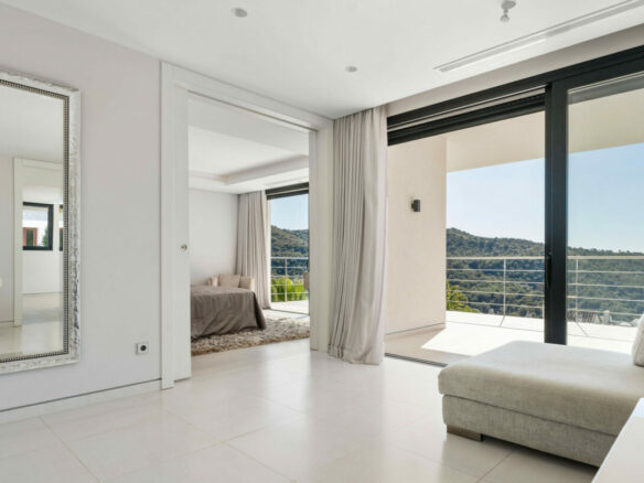 For Sale 🏡 MODERN VILLA IN LOMAS DE LA QUINTA, BENAHAVIS 🌴