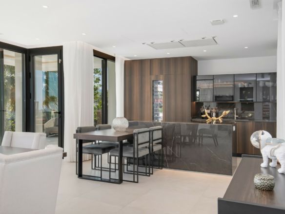 For short-term rent in Nueva Andalucía- Turnkey Modern villa -Sea views