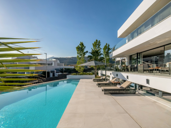 For short-term rent in Nueva Andalucía- Turnkey Modern villa -Sea views