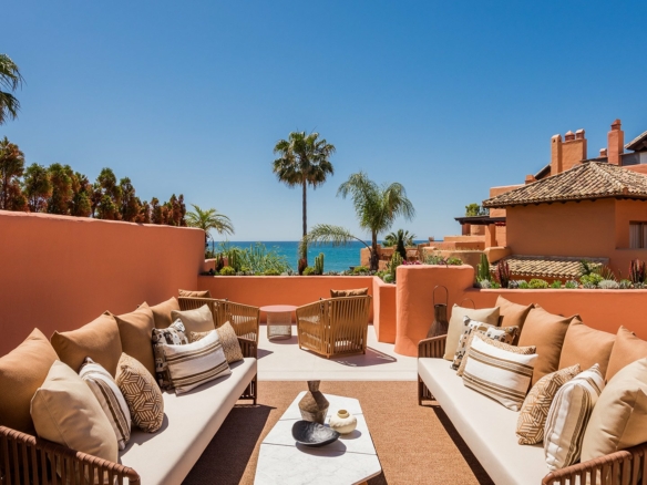 For Sale 🌟 Beachfront –  4Bedroom Penthouse 🌟 Gated  -Turnkey