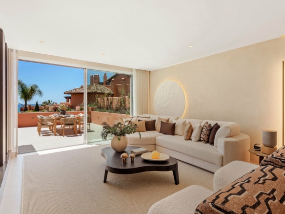 For Sale 🌟 Beachfront –  4Bedroom Penthouse 🌟 Gated  -Turnkey