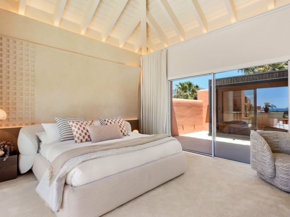 For Sale 🌟 Beachfront –  4Bedroom Penthouse 🌟 Gated  -Turnkey