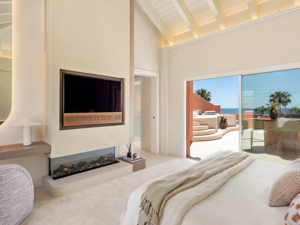 For Sale 🌟 Beachfront –  4Bedroom Penthouse 🌟 Gated  -Turnkey