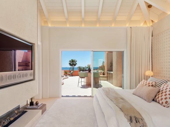 For Sale 🌟 Beachfront –  4Bedroom Penthouse 🌟 Gated  -Turnkey