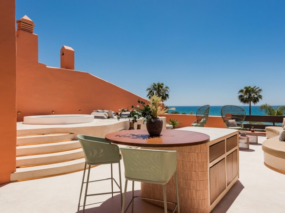 For Sale 🌟 Beachfront –  4Bedroom Penthouse 🌟 Gated  -Turnkey