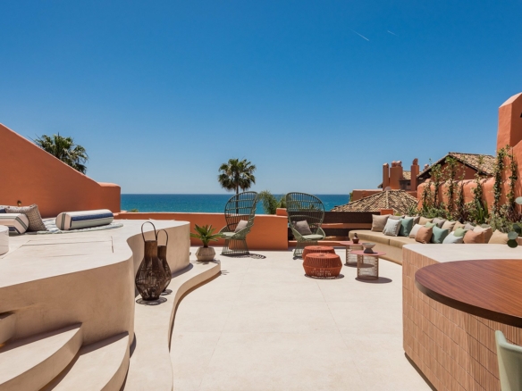 For Sale 🌟 Beachfront –  4Bedroom Penthouse 🌟 Gated  -Turnkey