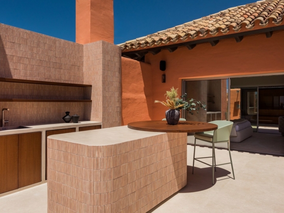 For Sale 🌟 Beachfront –  4Bedroom Penthouse 🌟 Gated  -Turnkey