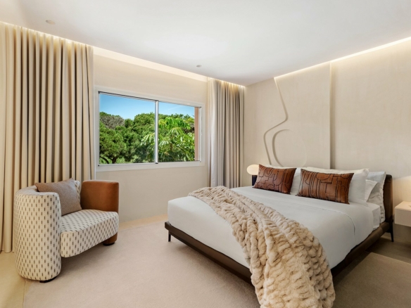For Sale 🌟 Beachfront –  4Bedroom Penthouse 🌟 Gated  -Turnkey