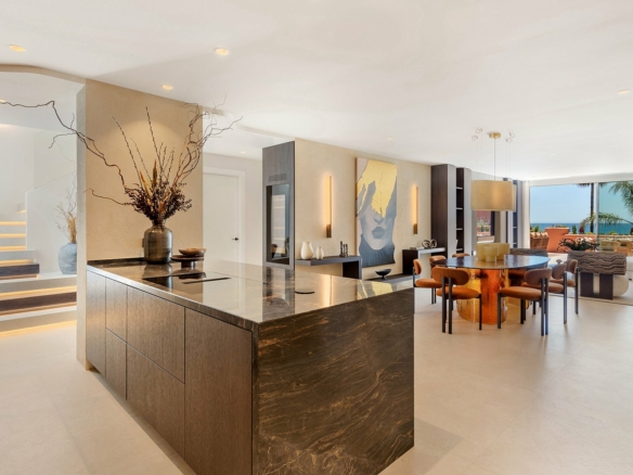 For Sale 🌟 Beachfront –  4Bedroom Penthouse 🌟 Gated  -Turnkey