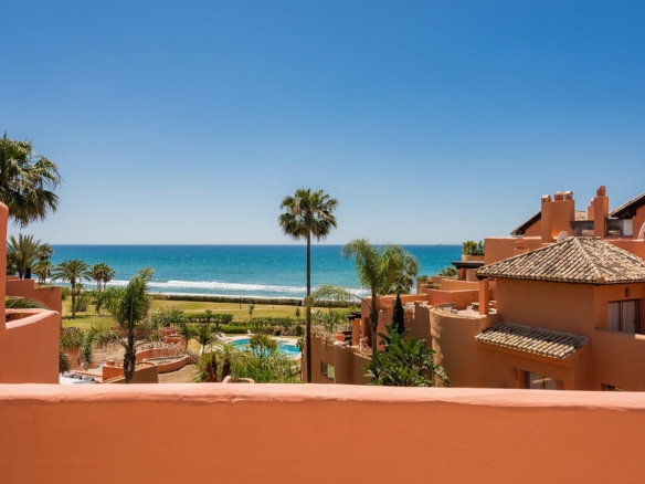 For Sale 🌟 Beachfront –  4Bedroom Penthouse 🌟 Gated  -Turnkey