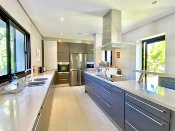 For Sale – Exquisite El Madroñal Villa with Sea Views in Gated Community 🌊🏡