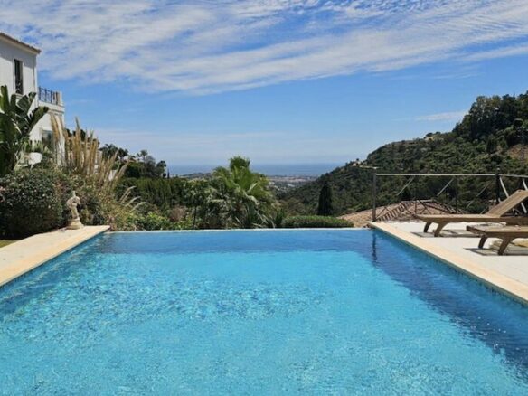 For Sale – Exquisite El Madroñal Villa with Sea Views in Gated Community 🌊🏡