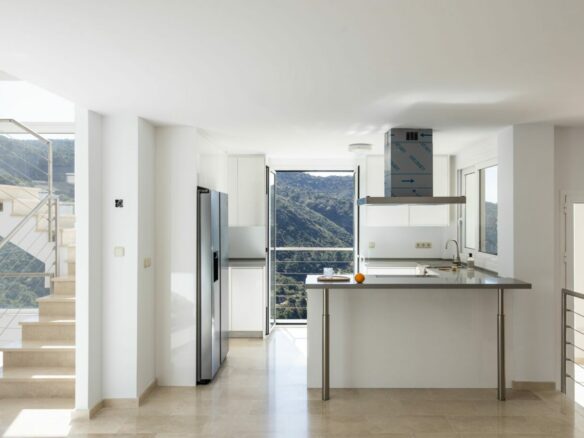 For Sale: Stunning Villa in Monte Mayor 🌄🏡