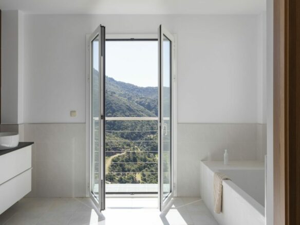 For Sale: Stunning Villa in Monte Mayor 🌄🏡