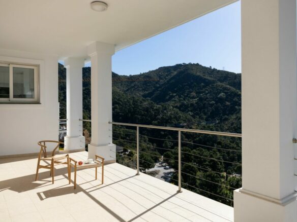 For Sale: Stunning Villa in Monte Mayor 🌄🏡