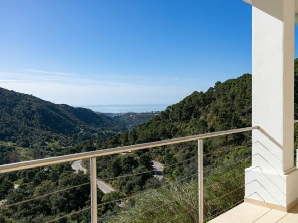 For Sale: Stunning Villa in Monte Mayor 🌄🏡