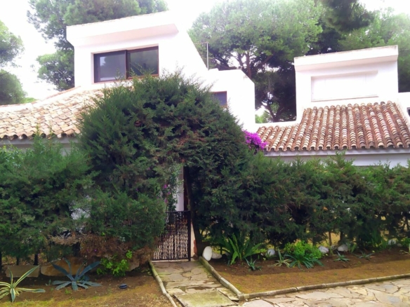 Bargain – New Golden Mile  🏠 3 Bedrooms Townhouse for Sale