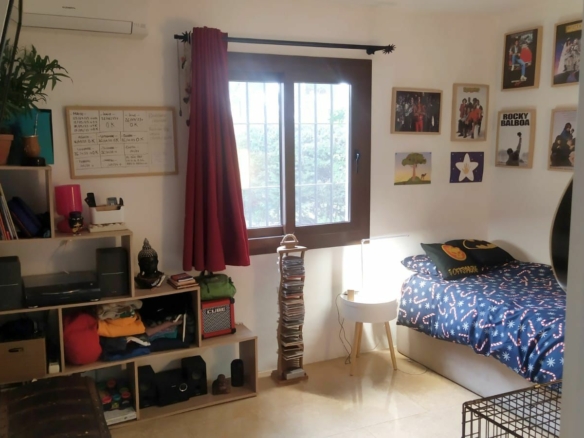 Bargain – New Golden Mile  🏠 3 Bedrooms Townhouse for Sale