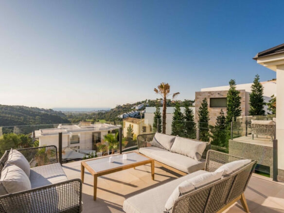 La Quinta : 🏡 Rent Stunning 6-Bed Modern Villa in Gated Community 🌟