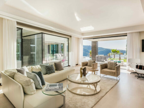 La Quinta : 🏡 Rent Stunning 6-Bed Modern Villa in Gated Community 🌟