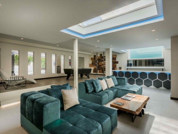 La Quinta : 🏡 Rent Stunning 6-Bed Modern Villa in Gated Community 🌟