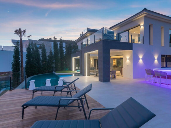 La Quinta : 🏡 Rent Stunning 6-Bed Modern Villa in Gated Community 🌟