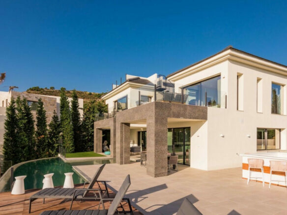 La Quinta : 🏡 Rent Stunning 6-Bed Modern Villa in Gated Community 🌟